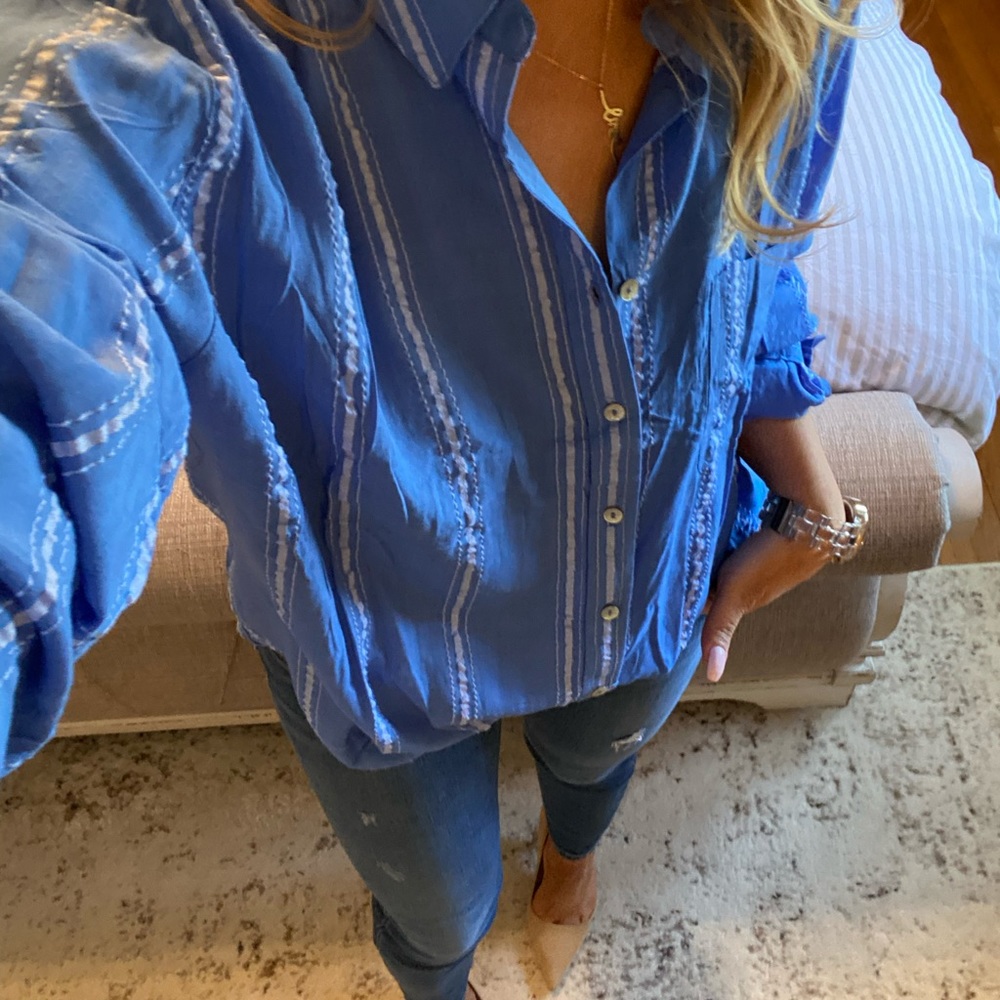 New💙Summer blue button down - Picture 2 of 5